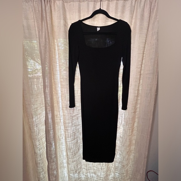Long Maxi Black Scoopneck Classic Dress. Size Small. Excellent condition! - Picture 9 of 11